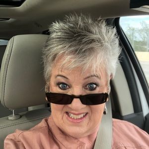 Meet your Posher, Lori